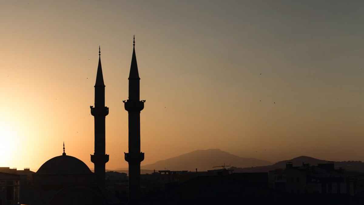 অসৎ উদ্দেশ্যে রসিকতা বৈধ নয়