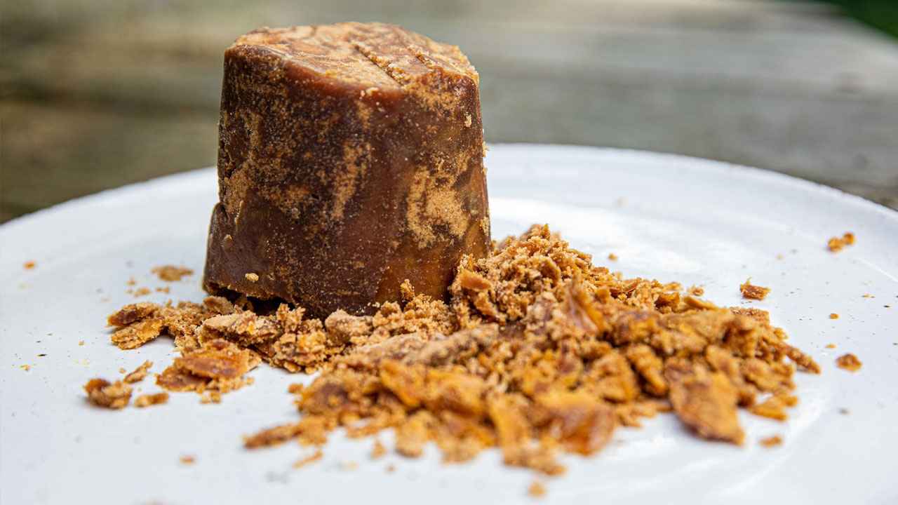 অতিরিক্ত গুড় যাদের জন্য ‘বিষের’ সমান