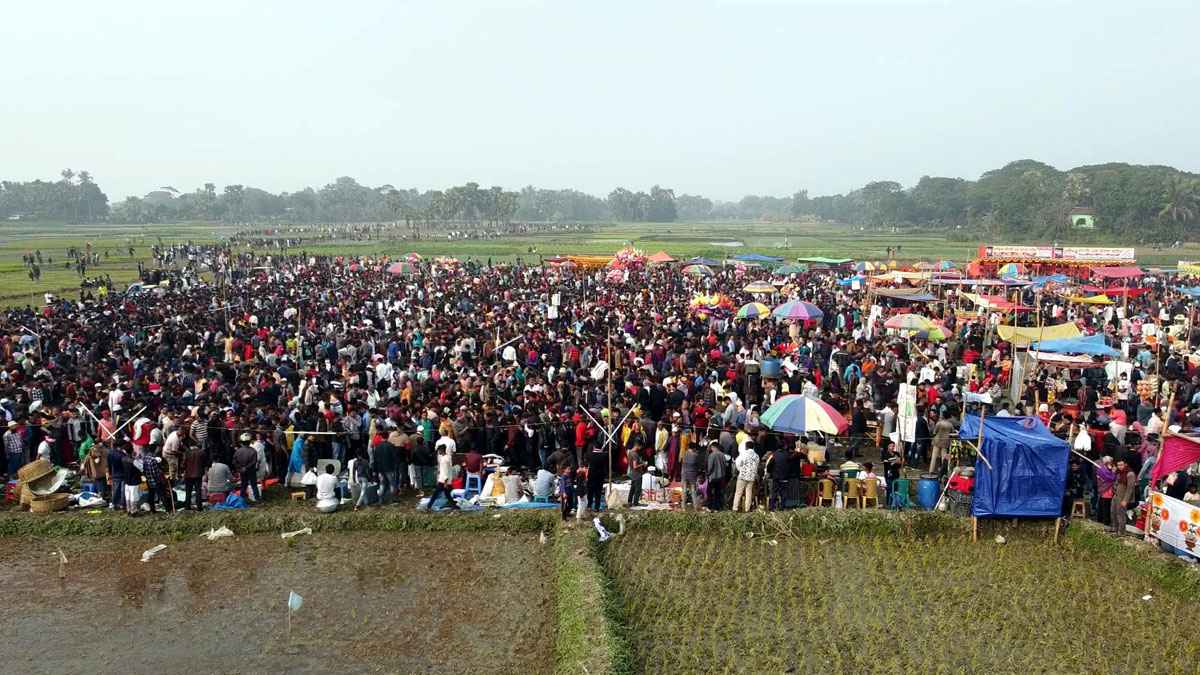 গাজীপুরে ঐতিহ্যবাহী জামাই মেলায় মানুষের ঢল