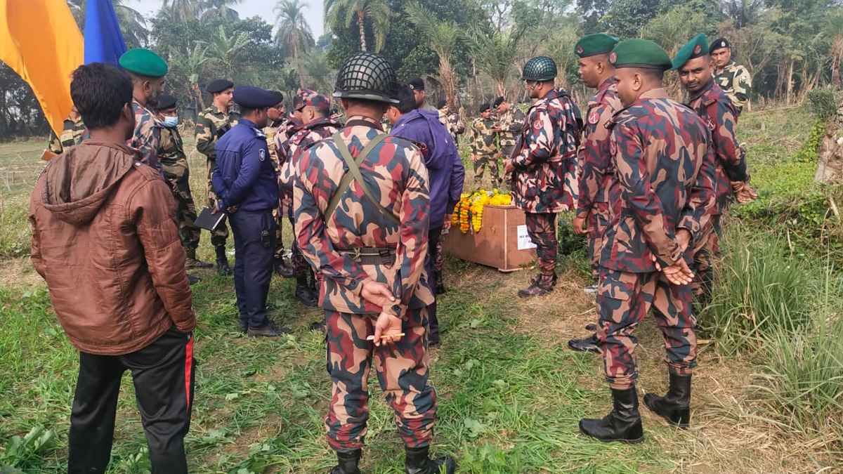 বিএসএফের গুলিতে নিহত বিজিবি সদস্যের মরদেহ হস্তান্তর