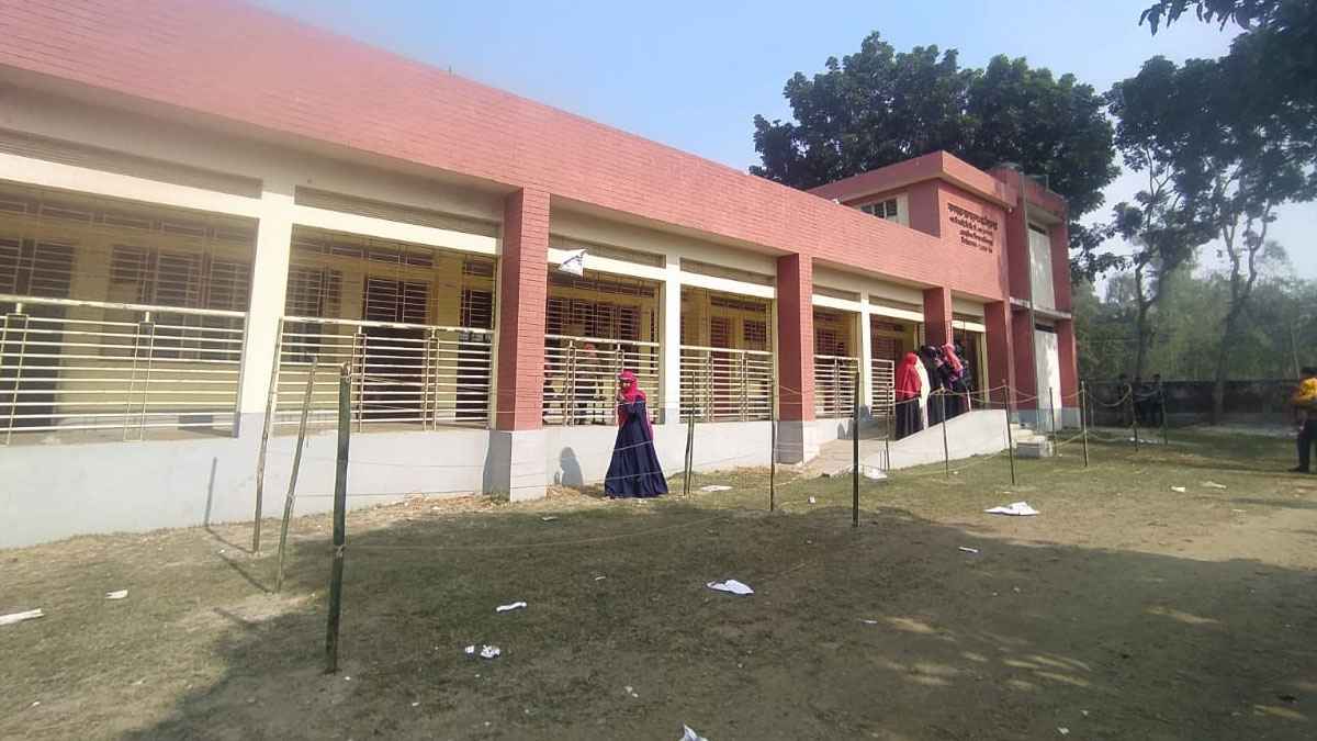 জামালপুরে দুই আসনে সংঘর্ষ ও গুলি আহত ১২, ভোট কারচুপির অভিযোগ