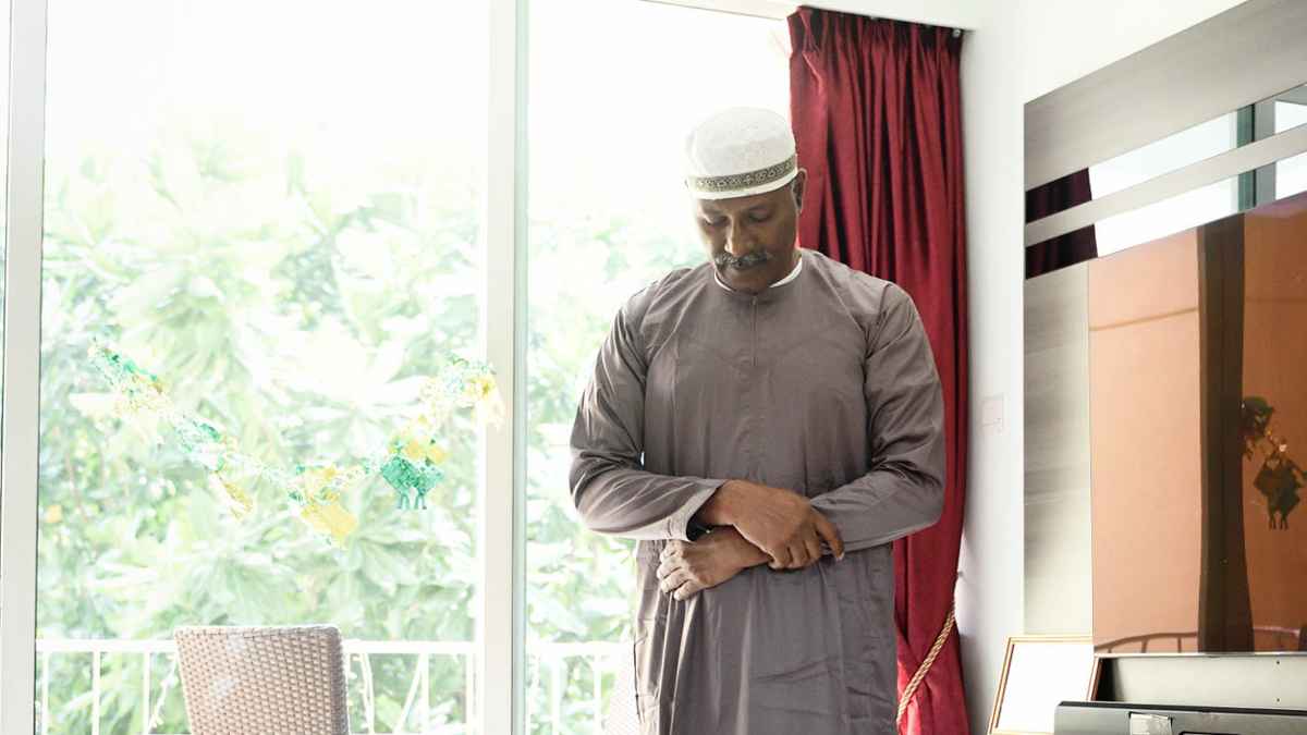 একাকী নামাজে ইকামত দেওয়ার বিধান কী