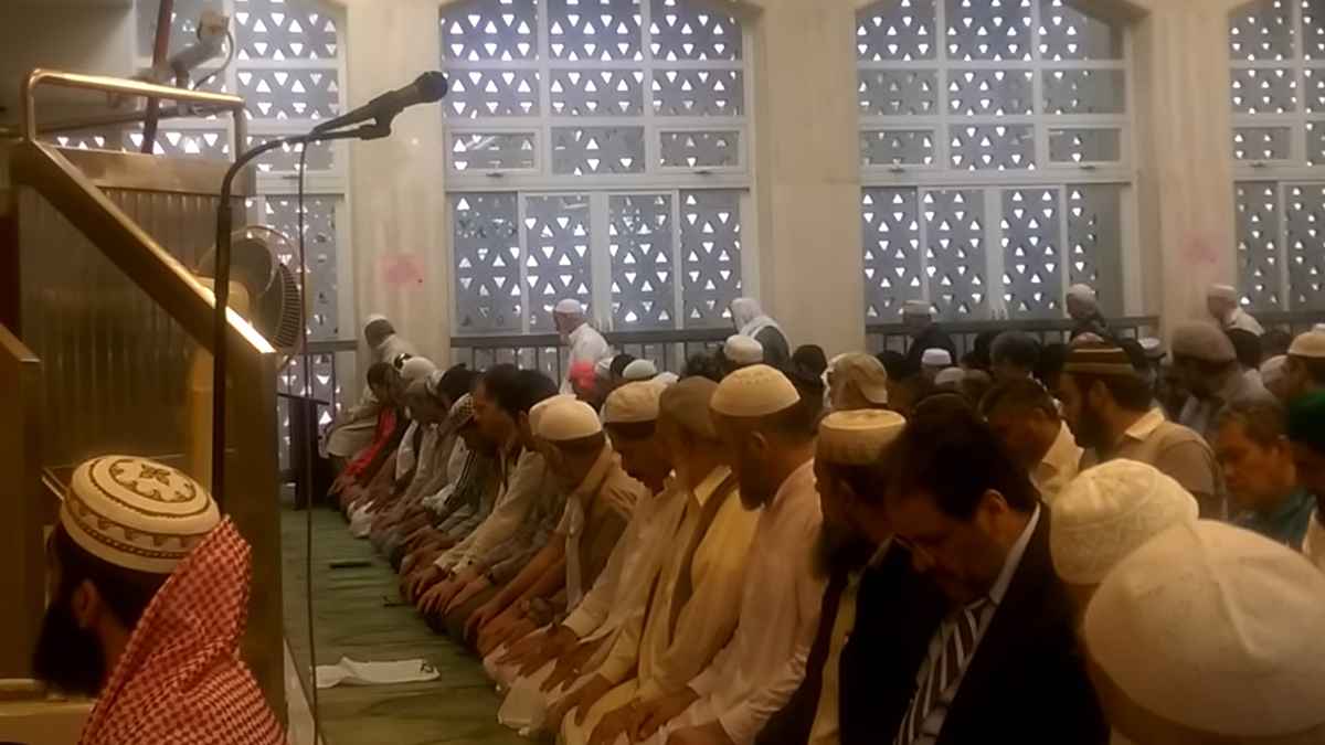 তিন রাকাত হারানো মাসবুক সুরা মেলাবে কোন দুই রাকাতে?