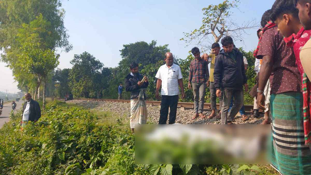 চলন্ত ট্রেনে উঠতে গিয়ে সবজি ব্যবসায়ীর ২ পা বিচ্ছিন্ন