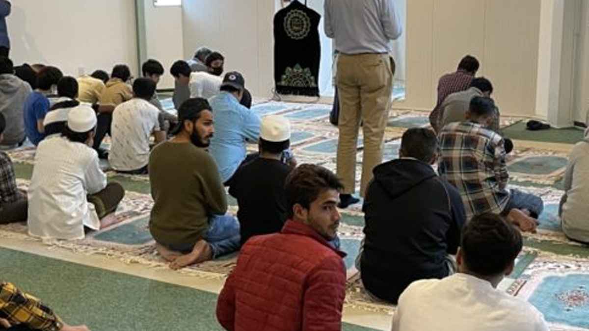 মসজিদে কথা বললে কি ফেরেশতারা অভিশাপ দেন?