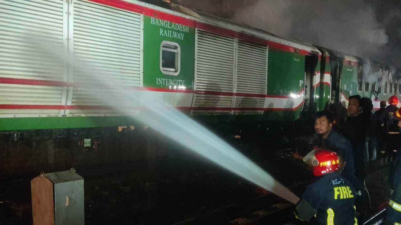 জানালায় আটকে পুড়ে মৃত্যুর আগে যা বলেছিলেন ট্রেনের সেই যাত্রী