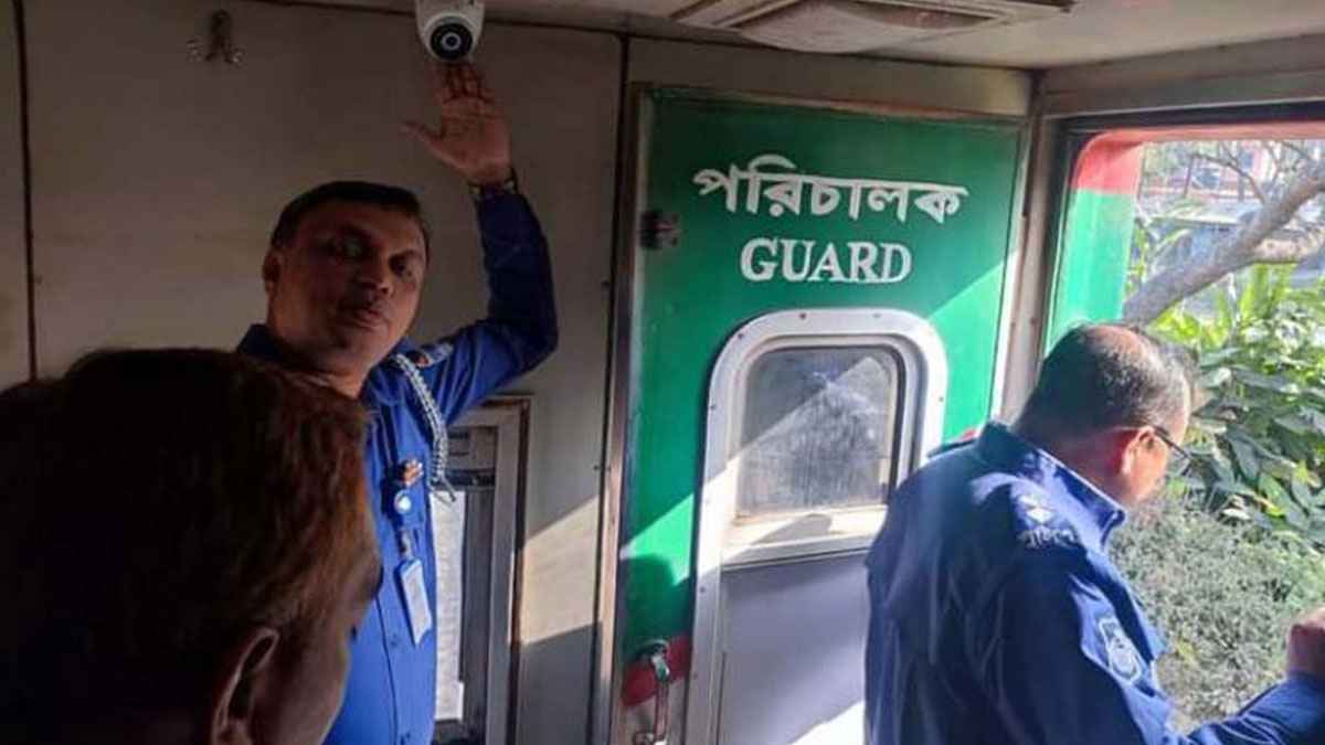 ট্রেনে নাশকতা রোধে লাগানো হচ্ছে সিসি ক্যামেরা