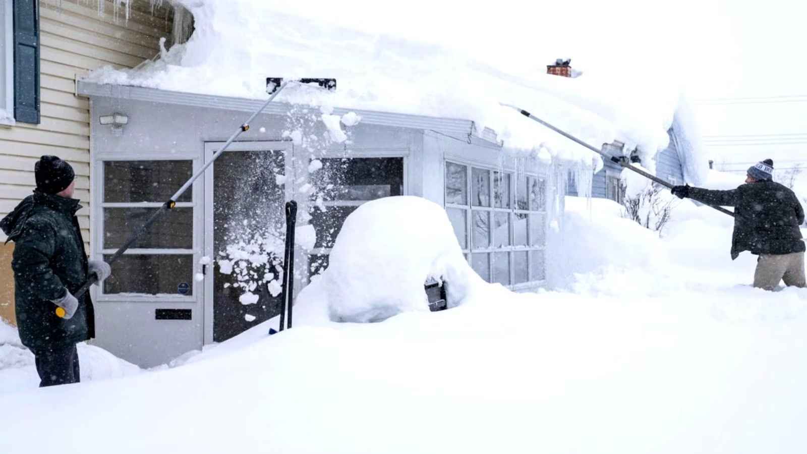 তীব্র শীত ও তুষারপাতে বিপর্যস্ত যুক্তরাষ্ট্র, নিহত ৯২