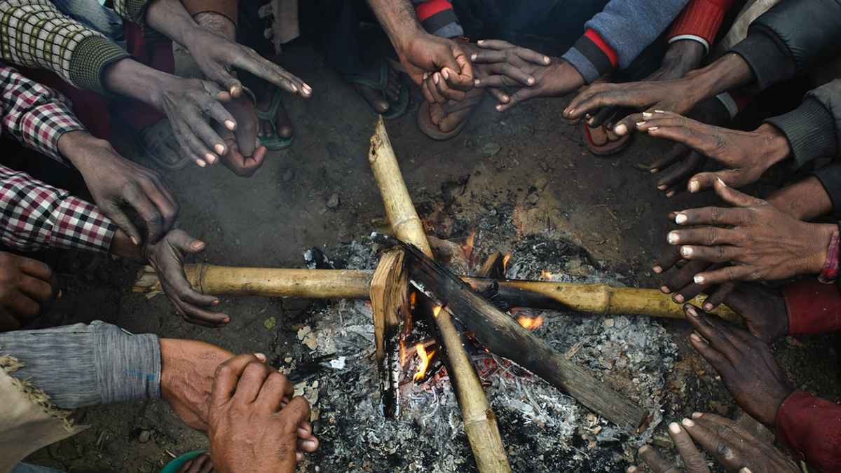 শীতার্তদের পাশে দাঁড়ানোর ফজিলত