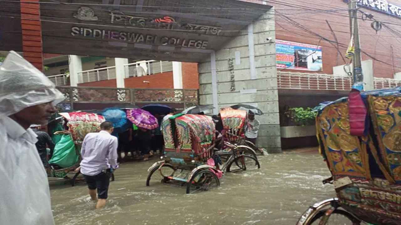 ভোর থেকে ঝুম বৃষ্টিতে বিপাকে পরীক্ষার্থীরা