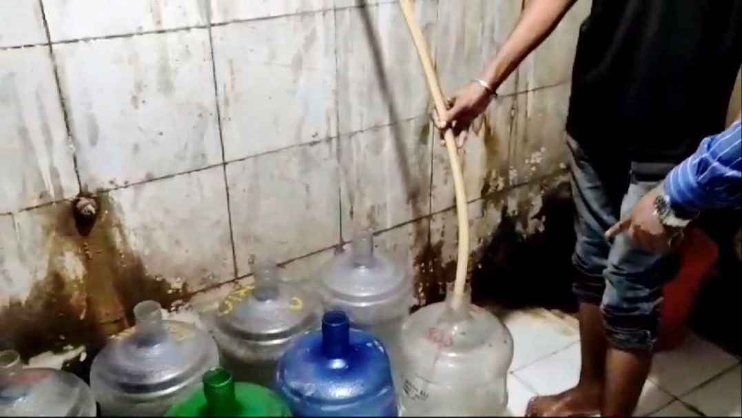 বাগেরহাটে দুই প্রতিষ্ঠানে ১৭ হাজার টাকা জরিমানা