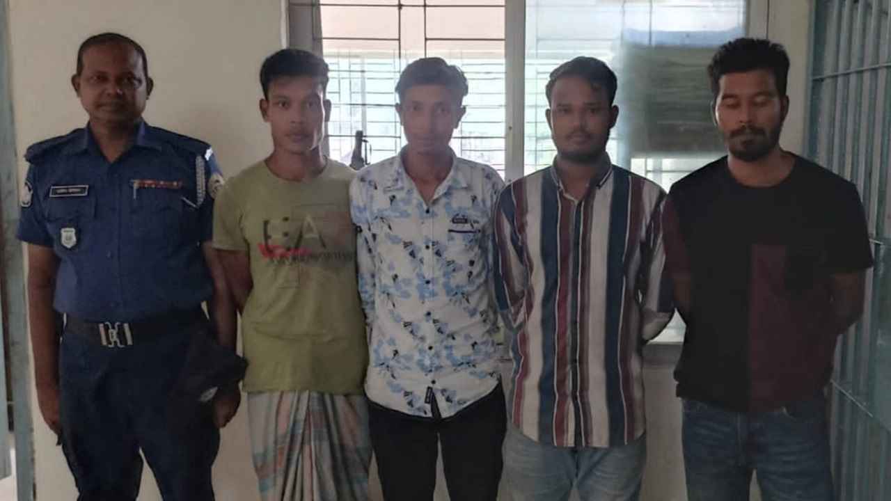 প্রবাসীর স্ত্রীর আপত্তিকর ছবি তুলে চাঁদা দাবি, গ্রেফতার ৪