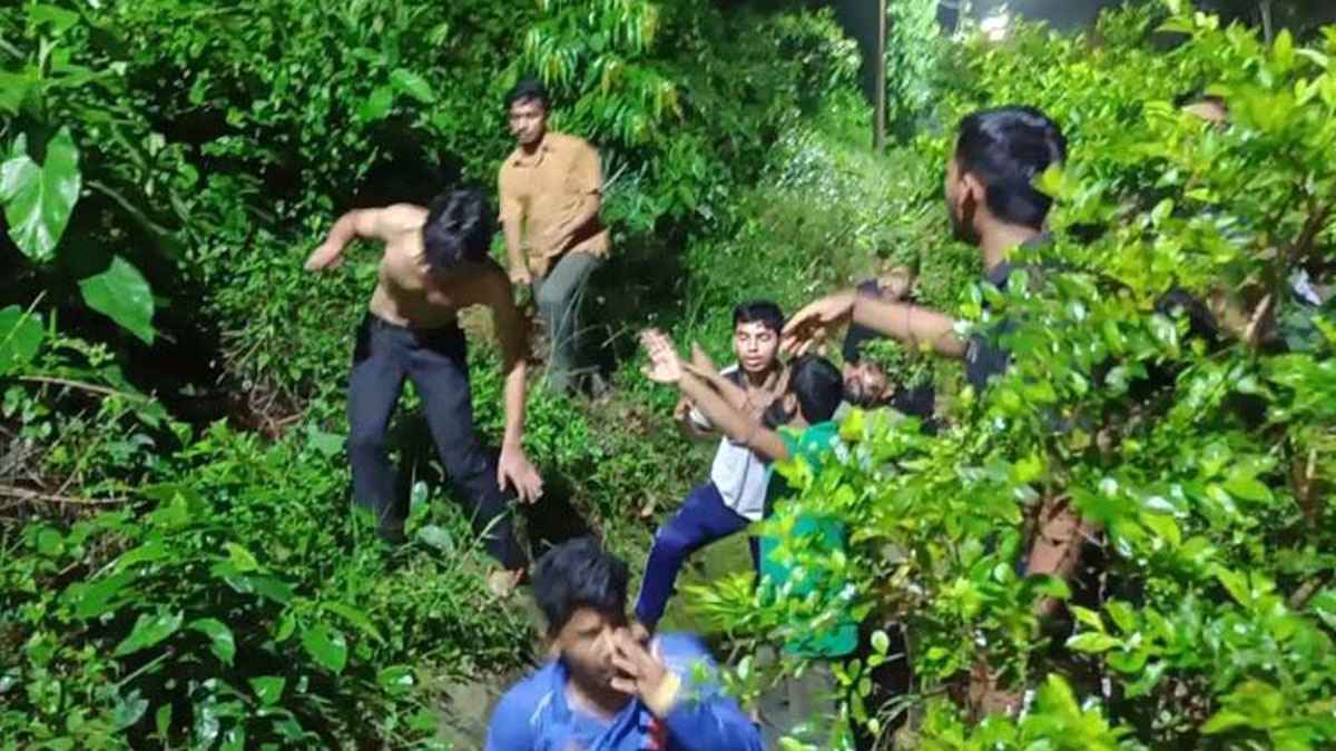 চবিতে কোটা সংস্কার আন্দোলনকারীদের ওপর ছাত্রলীগের হামলা