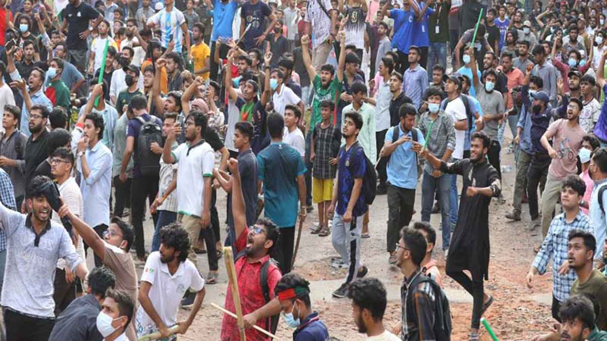 চট্টগ্রামে শিক্ষার্থীদের সঙ্গে পুলিশের সংঘর্ষ