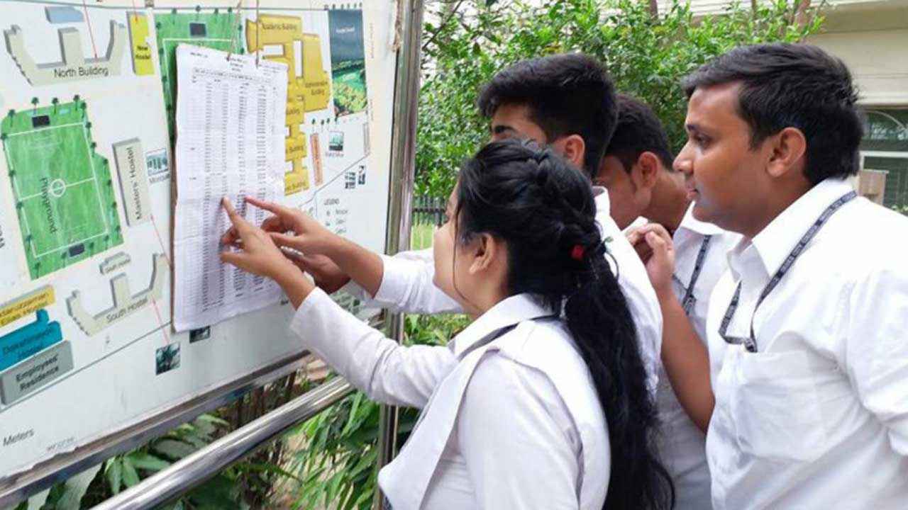 শেষ ধাপেও কলেজ পায়নি ১২ হাজার শিক্ষার্থী, ৭০০ জিপিএ-৫