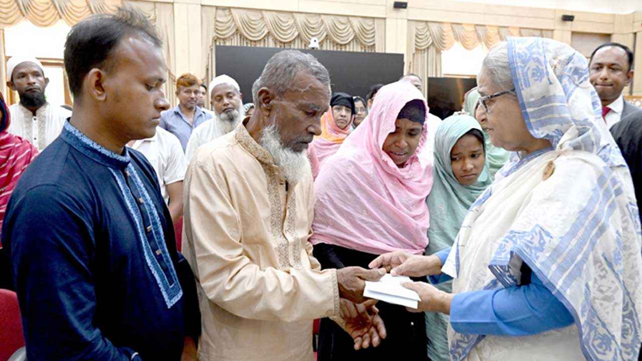 আন্দোলনে নিহত ৩৪ জনের পরিবার পেল প্রধানমন্ত্রীর অনুদান