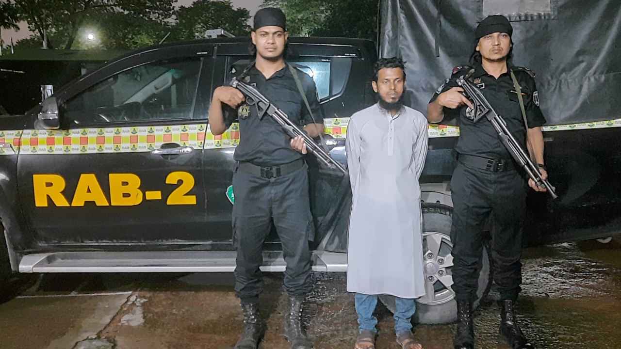 দুইজনকে কুপিয়ে হত্যা মামলার প্রধান আসামি গ্রেফতার