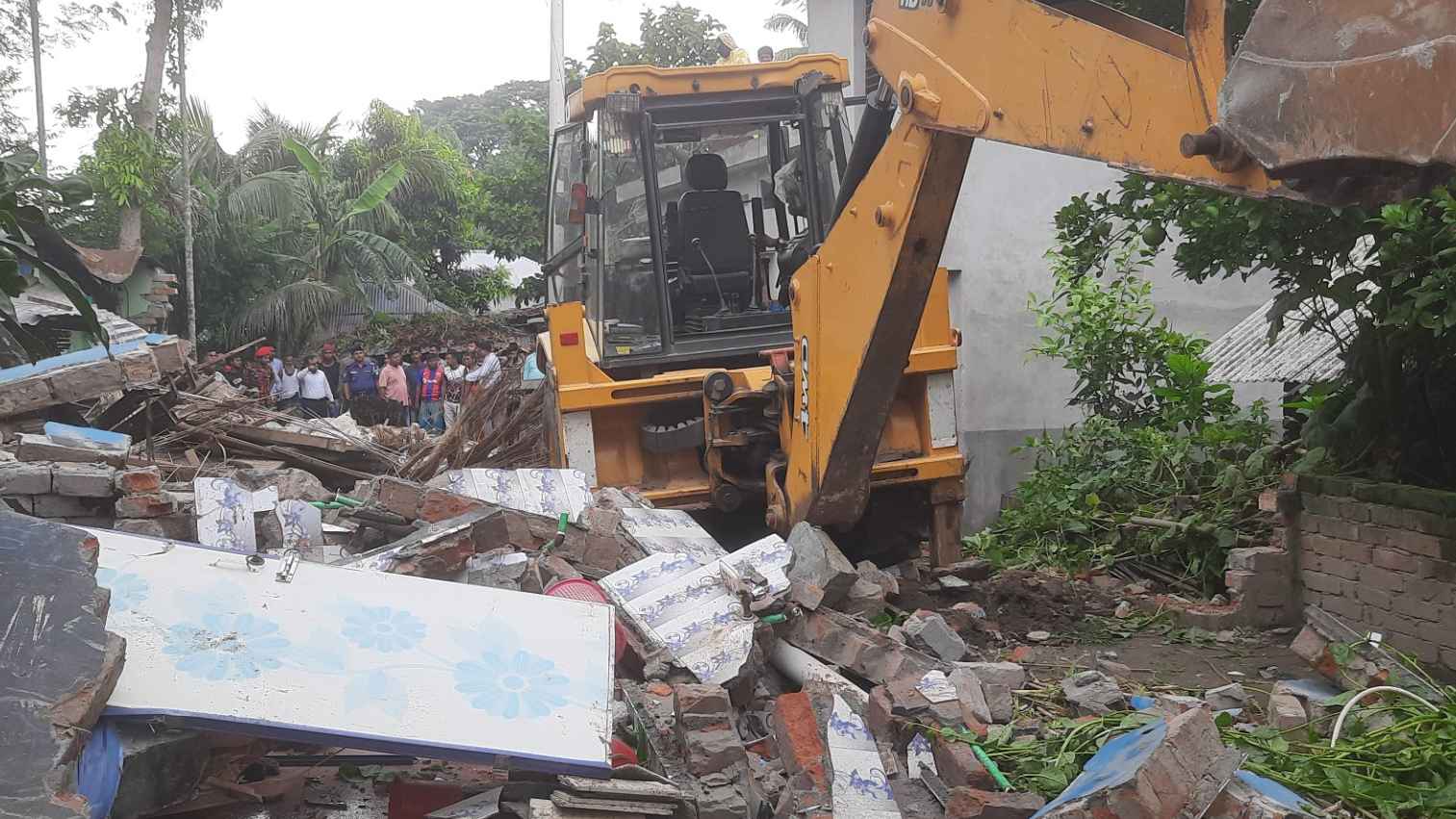 অভয়নগরে দুই যুগ দখলে থাকা সরকারি রাস্তা উদ্ধার
