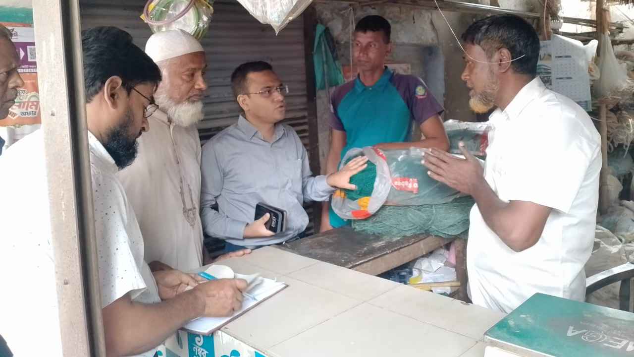 অবৈধ জাল বিক্রির দায়ে দুই ব্যবসায়ীর কারাদণ্ড, জরিমানা