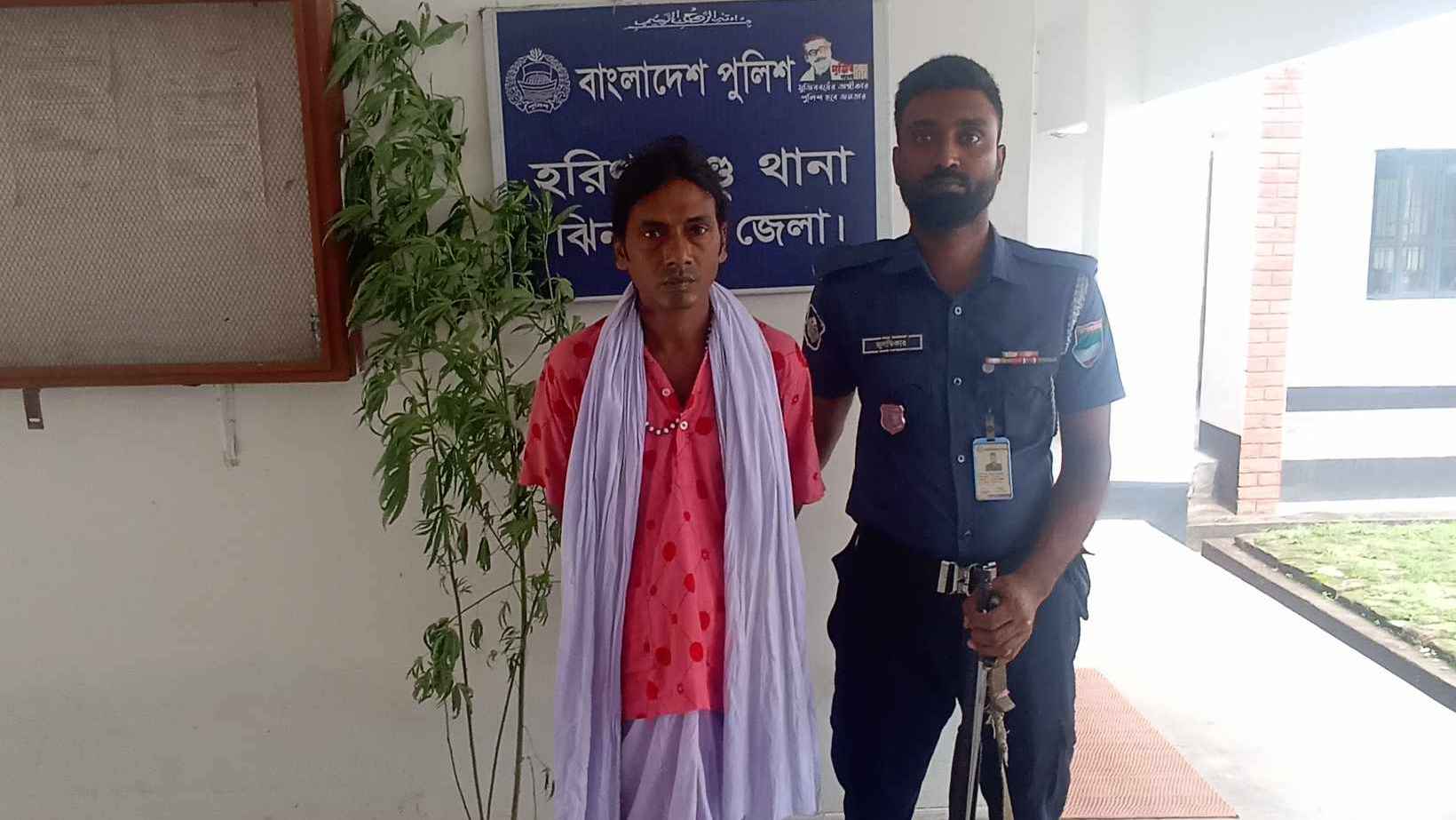 বেগুন খেতের আড়ালে গাঁজা চাষ, গ্রেফতার ১