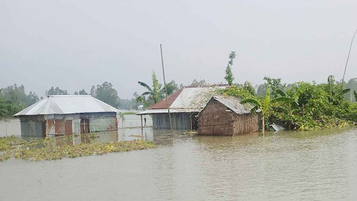 কুড়িগ্রামে বন্যায় নিম্নাঞ্চল প্লাবিত, চরম দুর্ভোগ