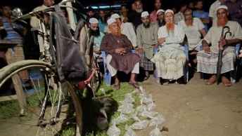 তৃতীয় শ্রেণির শিক্ষার্থীর স্কুল ব্যাগে মিলল ২০ প্যাকেট মদ