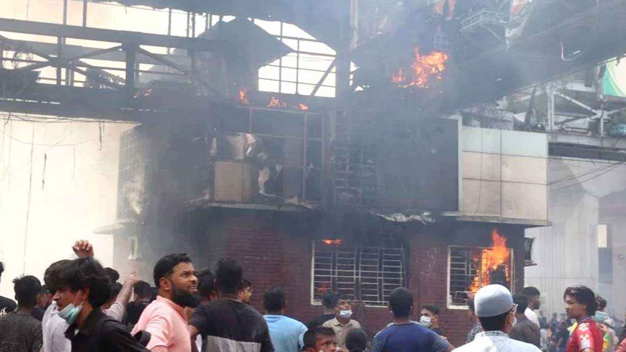 আন্দোলনের নামে অরাজকতা সৃষ্টির প্রতিবাদে পাঁচ শতাধিক প্রকৌশলীর