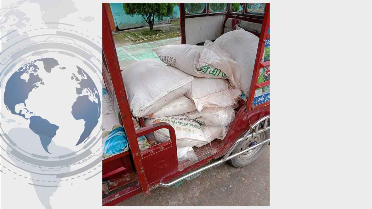 বরিশালে সরকারি সার মজুদ, ব্যবসায়ীসহ আটক ২
