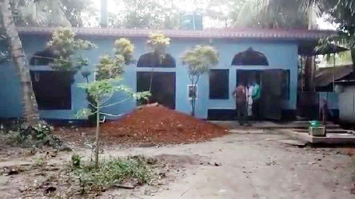 সুদ-ঘুসের বিরুদ্ধে বয়ান করে চাকরি হারালেন ইমাম