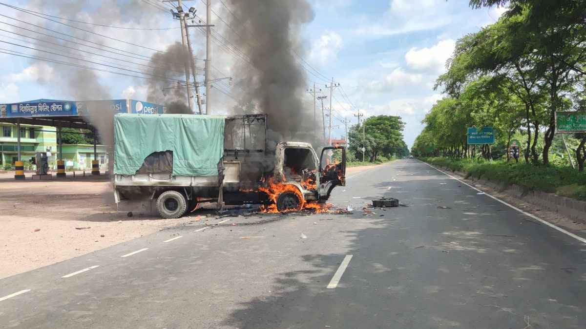 কোটা সংস্কারের দাবিতে উত্তাল কুমিল্লার কোটবাড়ি