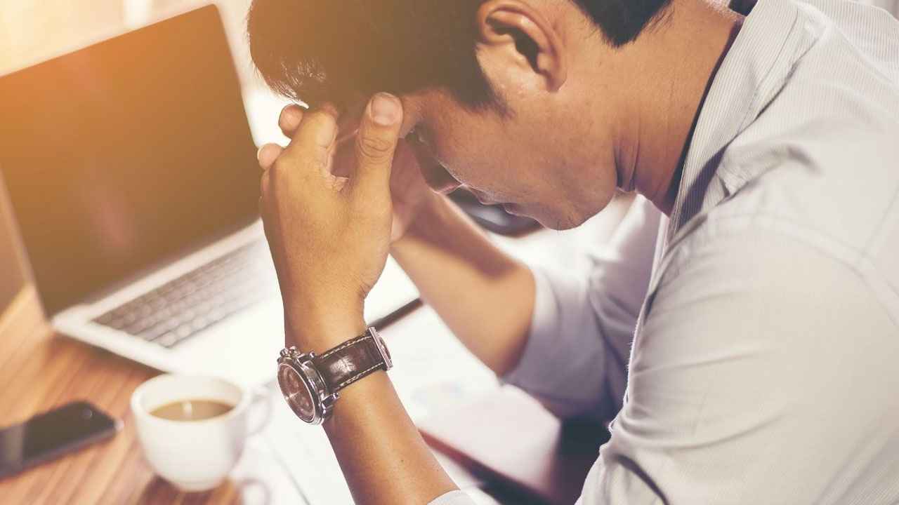 মানসিক চাপ প্রভাব ফেলে চোখে, হারাতে পারেন দৃষ্টিশক্তিও 