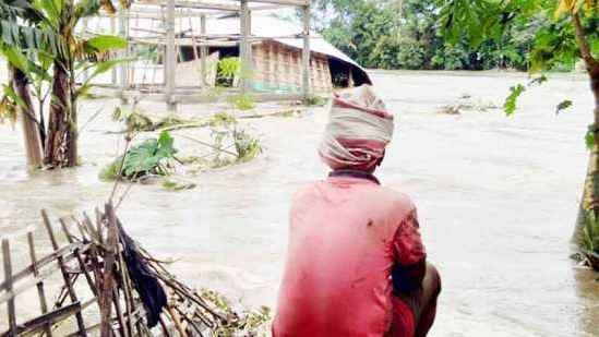 দুর্গত মানুষের সহযোগিতা আল্লাহর অনুগ্রহ লাভের মাধ্যম