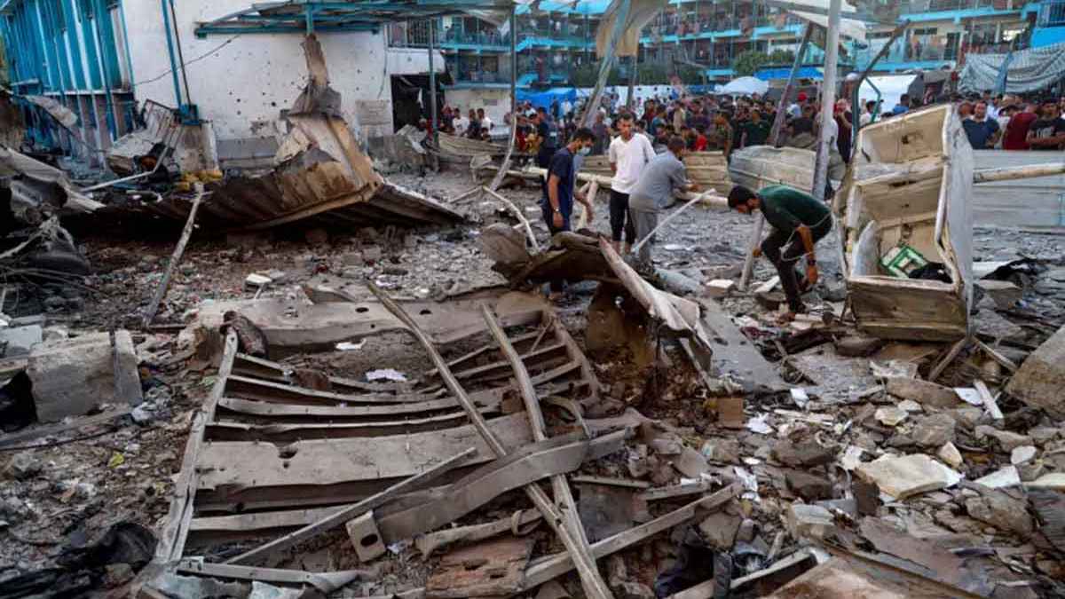 গাজার স্কুলে ইসায়েলি বিমান হামলায় নিহত ১৬