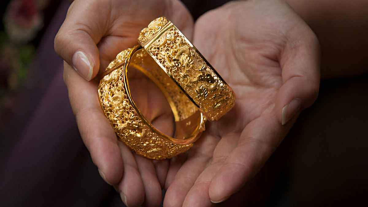 রুপার নিসাবের মূল্য পরিমাণ স্বর্ণ থাকলে জাকাত দিতে হবে?