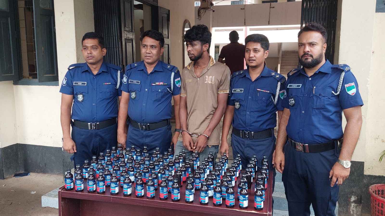 কালীগঞ্জে ফেনসিডিলসহ মাদক কারবারি আটক