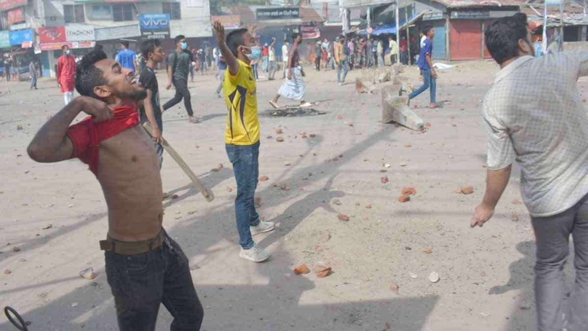 শিক্ষার্থী পুলিশ সংঘর্ষে বরিশাল রণক্ষেত্র, আহত শতাধিক