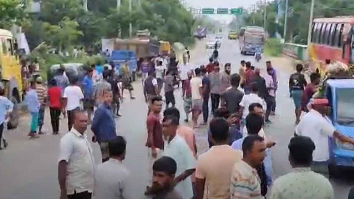 নরসিংদীতে বাসের ধাক্কায় কলেজ ছাত্র নিহত