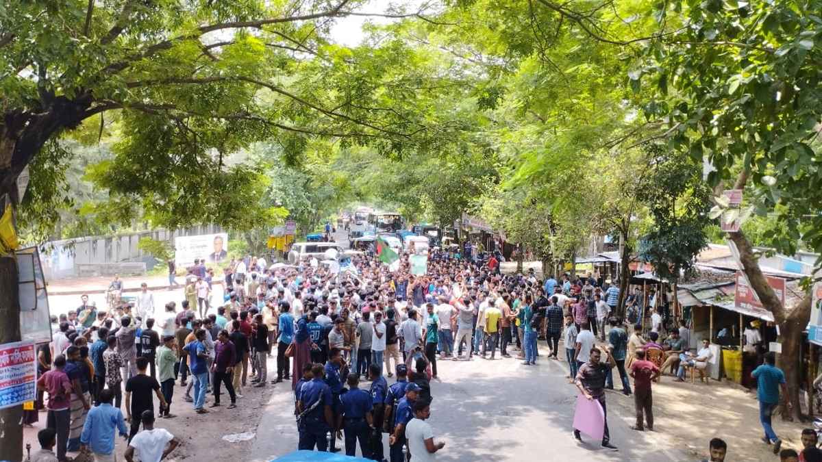 কোটা সংস্কারের দাবিতে পাবিপ্রবি শিক্ষার্থীদের বিক্ষোভ