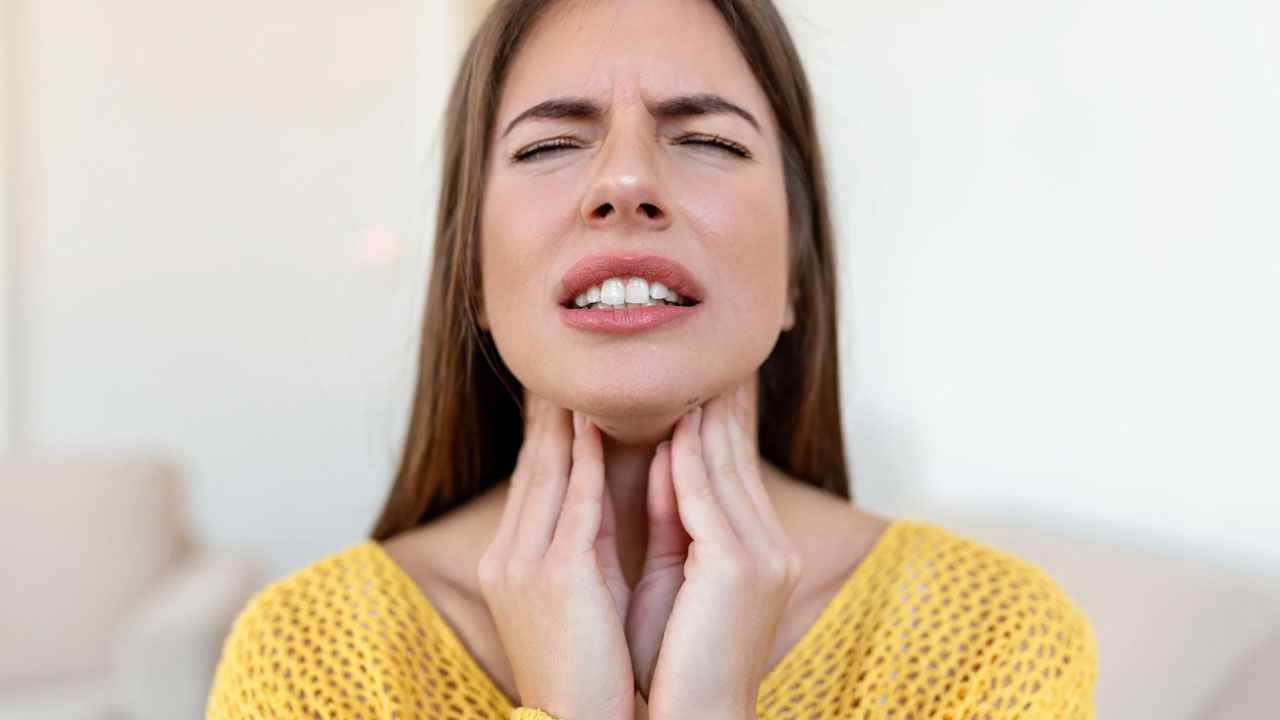 সর্দি-কাশি ছাড়াই গলা ভারী হয়ে যাওয়া যে রোগের লক্ষণ