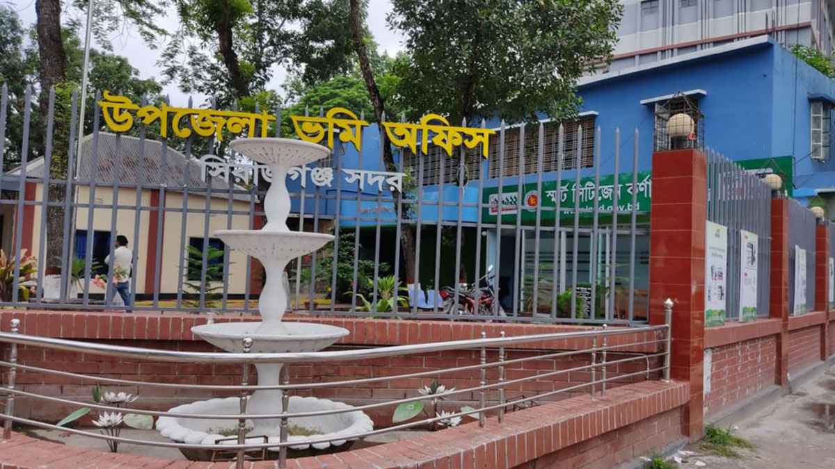 ভূমি অফিসে দালালদের দৌরাত্ম, অর্থের বিনিময়ে মিলছে খারিজ