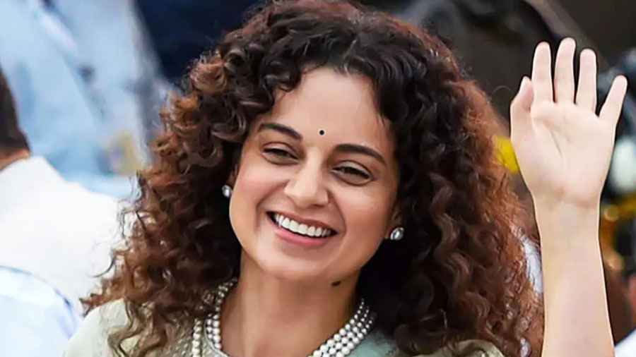 নির্বাচনে জয়ের আভাস পেয়েই পূজায় বসেছেন কঙ্গনা