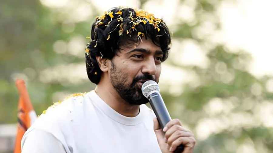 হিরণকে হারিয়ে হ্যাট্রিক করলেন দেব 