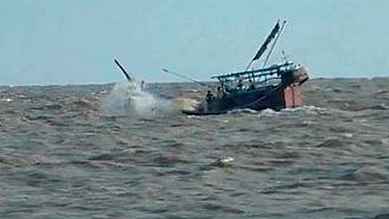 মানিকগঞ্জে গরু-মহিষ বোঝাই ট্রলার ডুবি