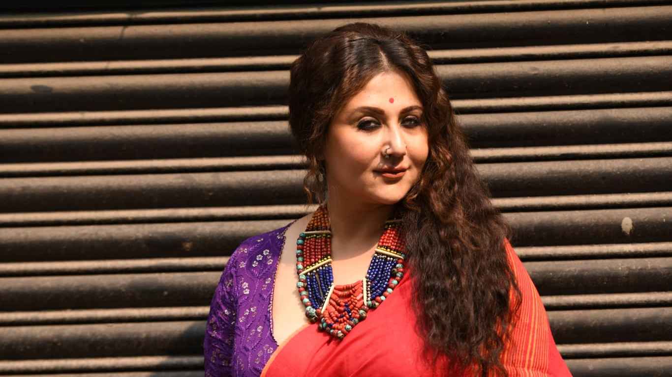 আমার মেয়ে কবে কার সঙ্গে ডেটে গেছে সেটাও জানি: স্বস্তিকা 