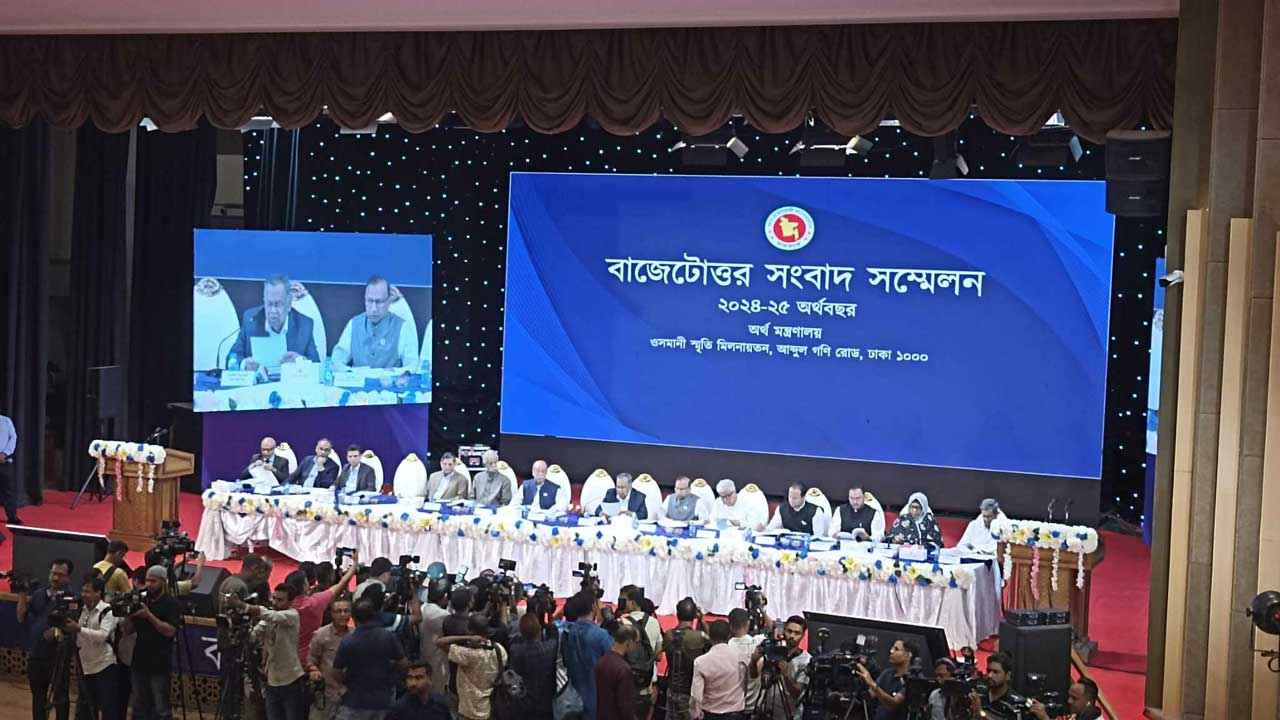 মূল্যস্ফীতি নিয়ন্ত্রণে সংকোচনমূলক নীতিতেই আগ্রহ সরকারের