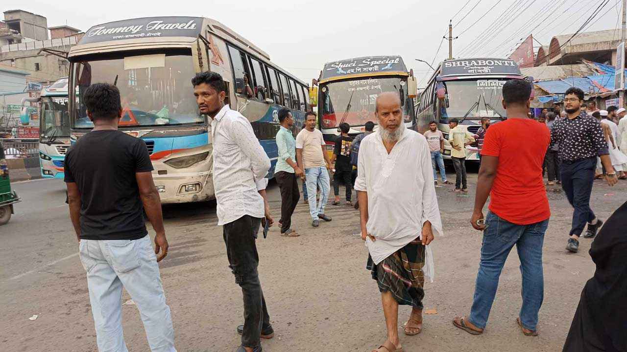 শেষ বেলায়ও মিলছে বাসের টিকিট, দাম চড়া