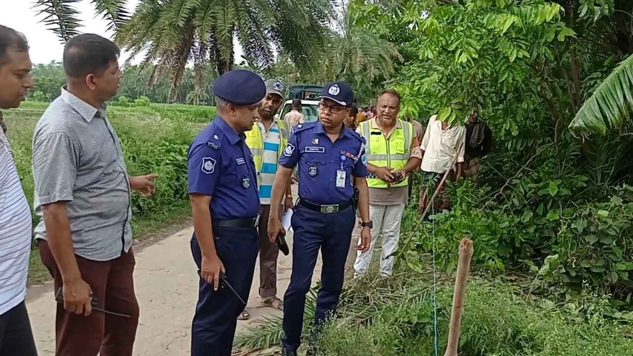 মাঠ থেকে কবিরাজের গলাকাটা মরদেহ উদ্ধার