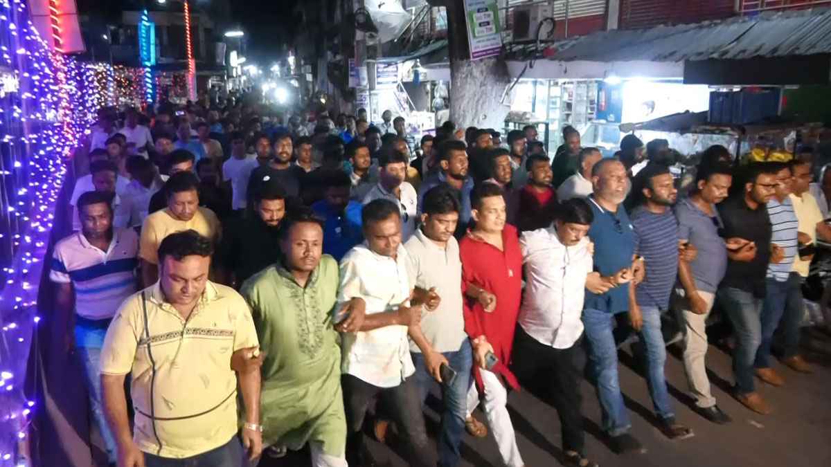 ঝিনাইদহ জেলা আ.লীগের সাধারণ সম্পাদক আটকের প্রতিবাদে বিক্ষোভ