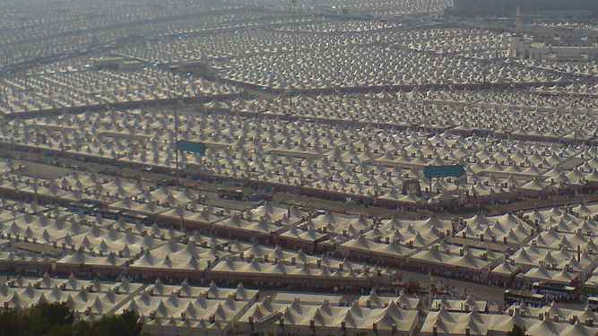 মিনায় দোয়া-ইবাদতে সময় কাটছে হাজিদের