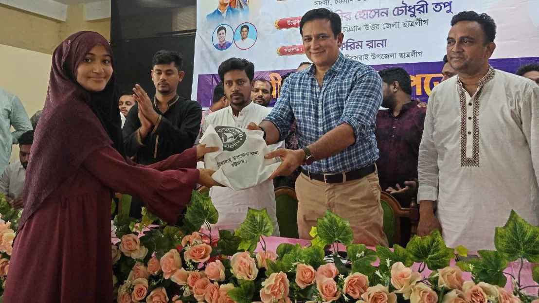 মিরসরাইয়ে এসএসসিতে জিপিএ-৫ প্রাপ্তদের সংবর্ধনা দিল ছাত্রলীগ